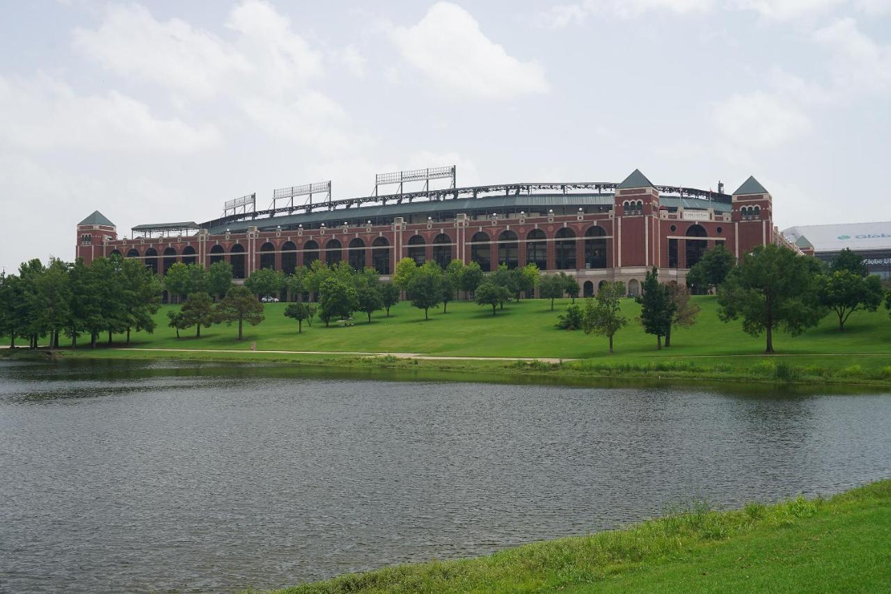 Family Friendly 2Bdrm-Walk To At&T/Cowboys Stadium Arlington Exterior photo